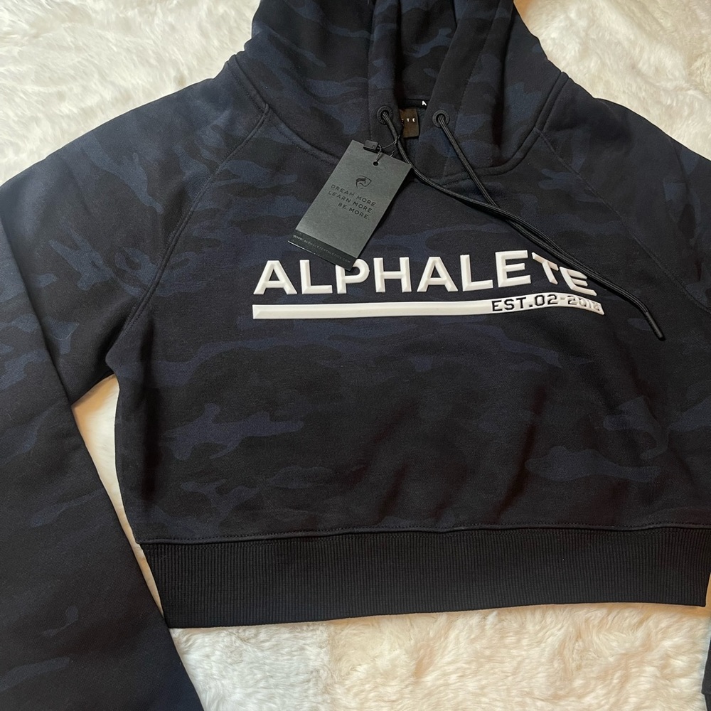 NWT Alphalete cropped camo hoodie - SIZE: XS